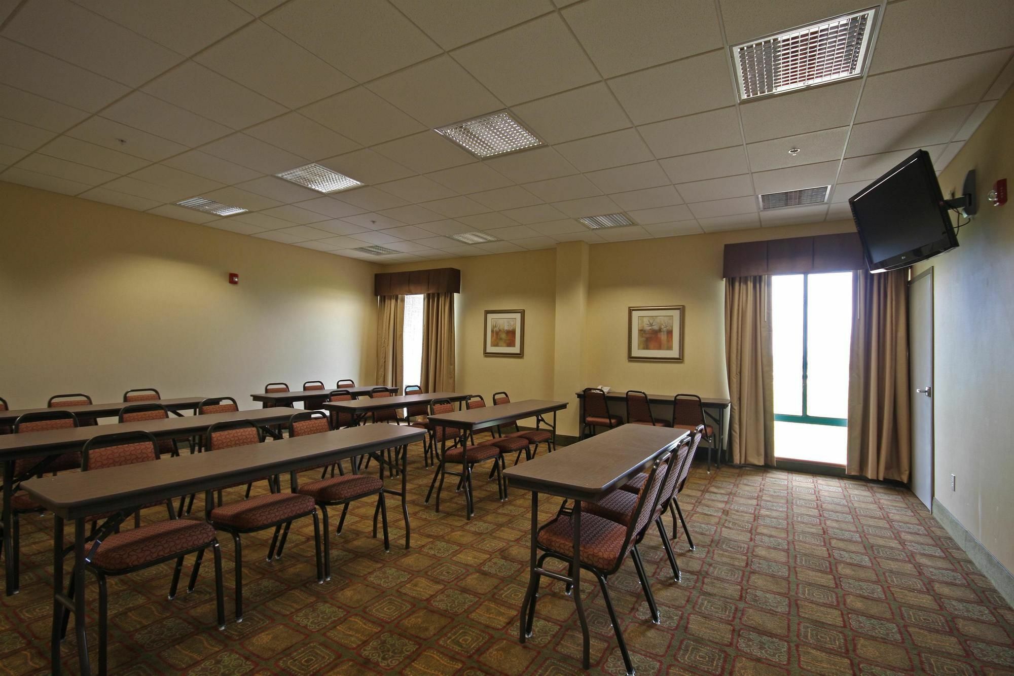 Super 8 By Wyndham Natchez Hotel Business photo